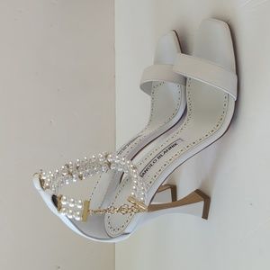 NWT Manolo Blahnik Charona Imitation Pearl Sandals